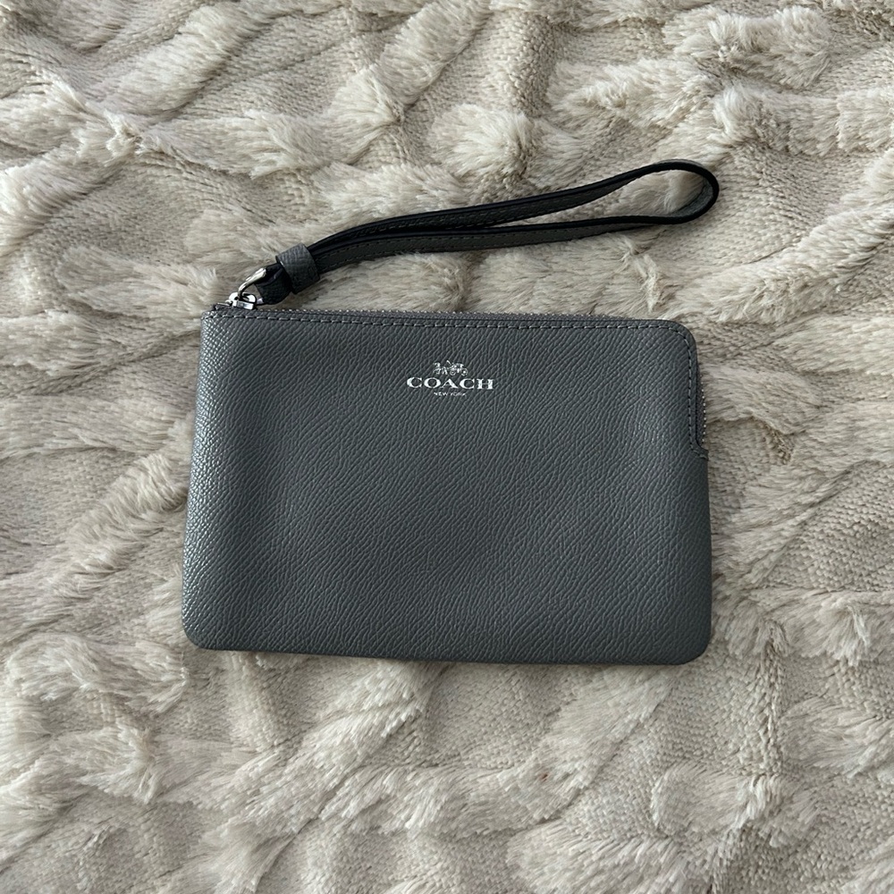 Coach Corner Zip Wallet Wristlet, Color Grey